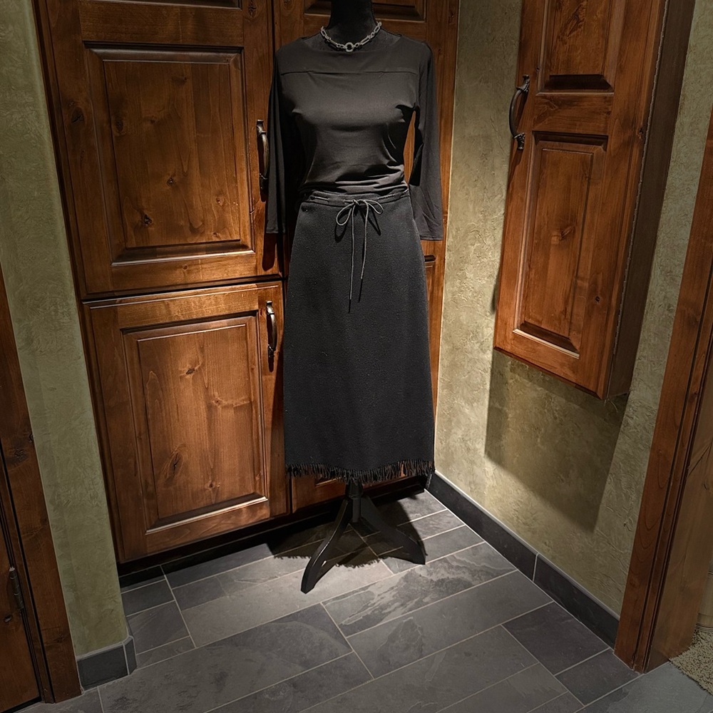 Elegant Black Wool/Nylon/Cashmere skirt